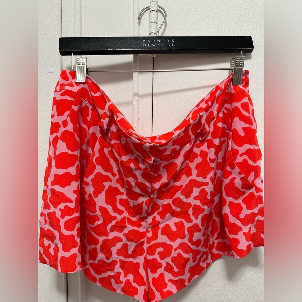 DIANE VON FURSTENBERG 100% Silk Naples Shorts NEW 14 coral giraffe print